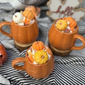Świeca sojowa Pumpkin z dyniami w dyniowym kubku