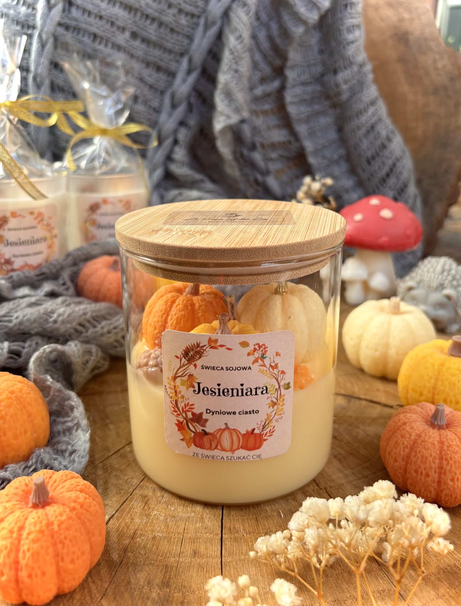 Świeca sojowa z dyniami pumpkin z bambusowym wieczkiem 300g