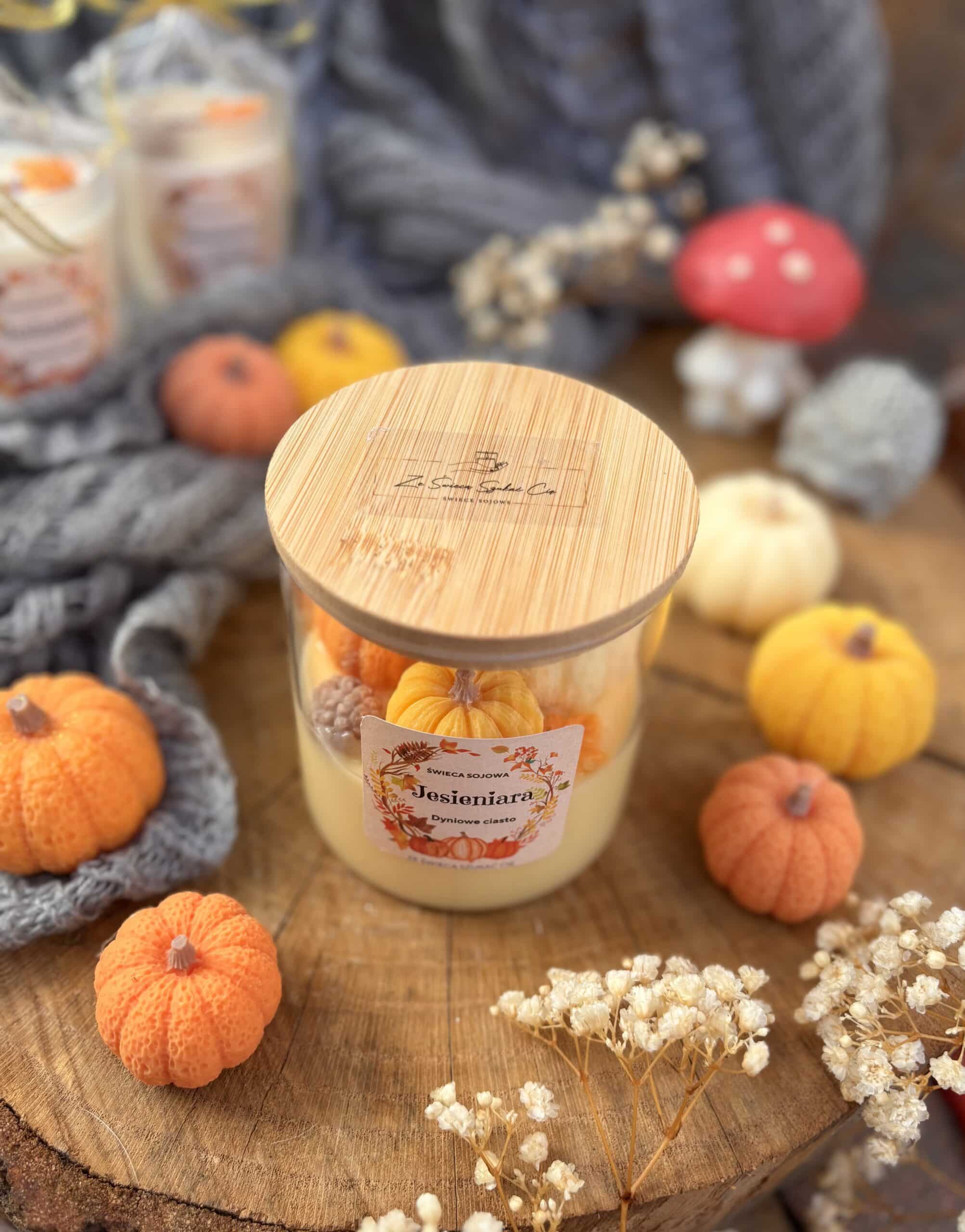 Świeca sojowa z dyniami pumpkin z bambusowym wieczkiem 300g - obrazek 2