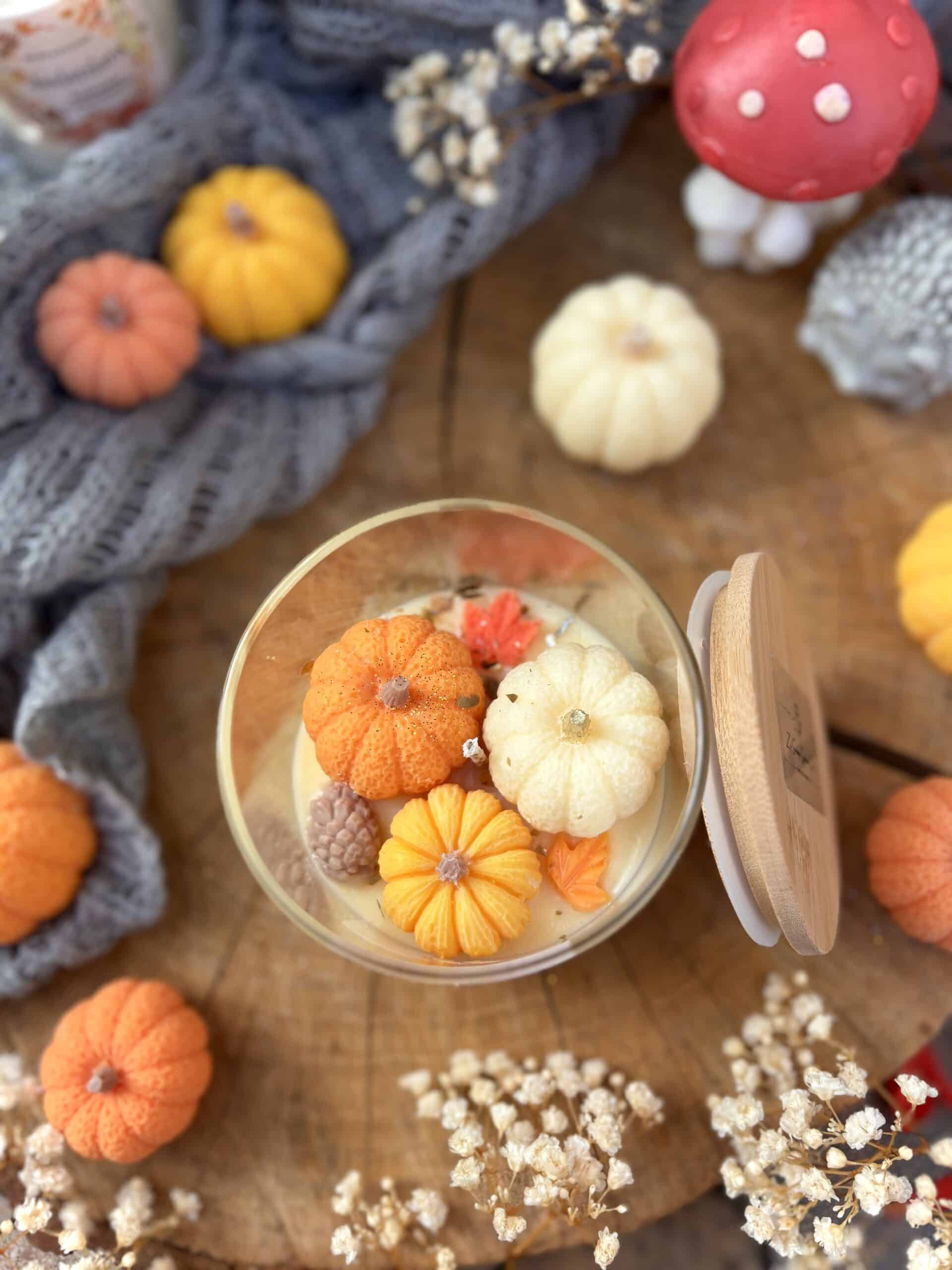 Świeca sojowa z dyniami pumpkin z bambusowym wieczkiem 300g - obrazek 5