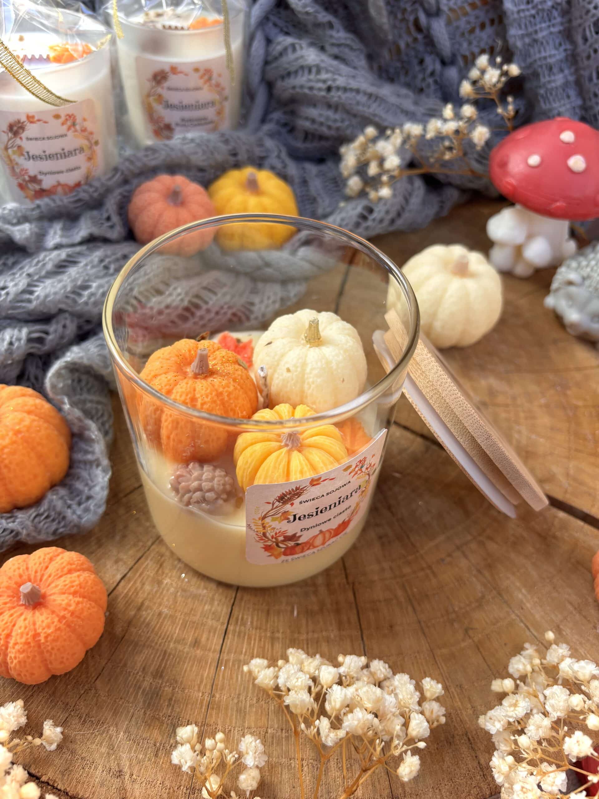 Świeca sojowa z dyniami pumpkin z bambusowym wieczkiem 300g - obrazek 4
