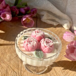 Peoniowa Elegancja – Świeca Sojowa w Szkle 250 g
