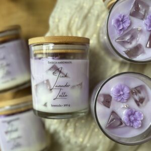 Iced Lavender Latte – świeca sojowa z efektem kostek lodu | 200 g